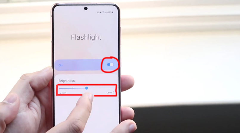 adjust flashlight brightness on galaxy s21